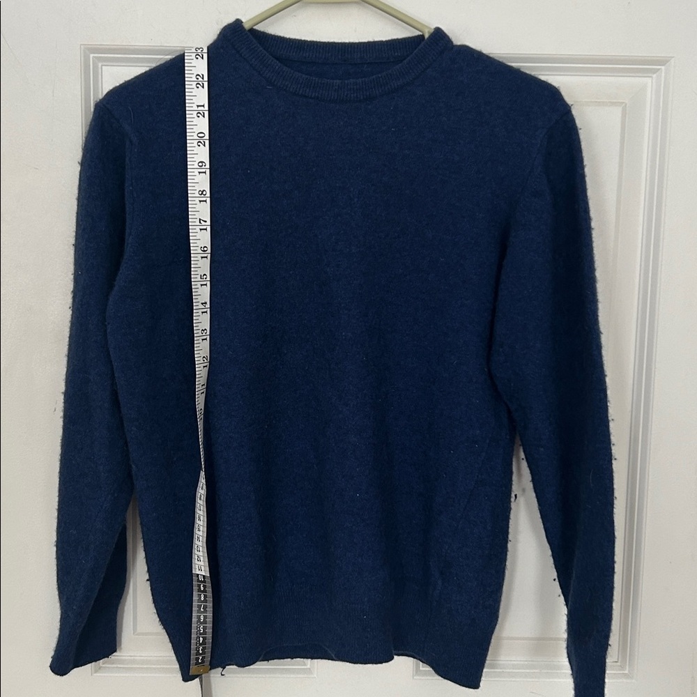 Banana republic Women’s blue crewneck sweater size medium wool cashmere blend - Picture 3 of 6